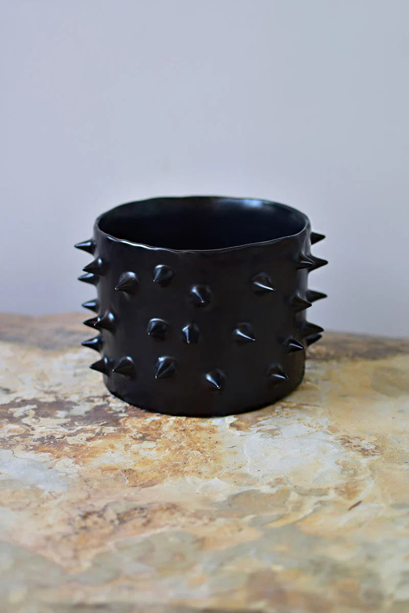 Maceta Spikes Negra